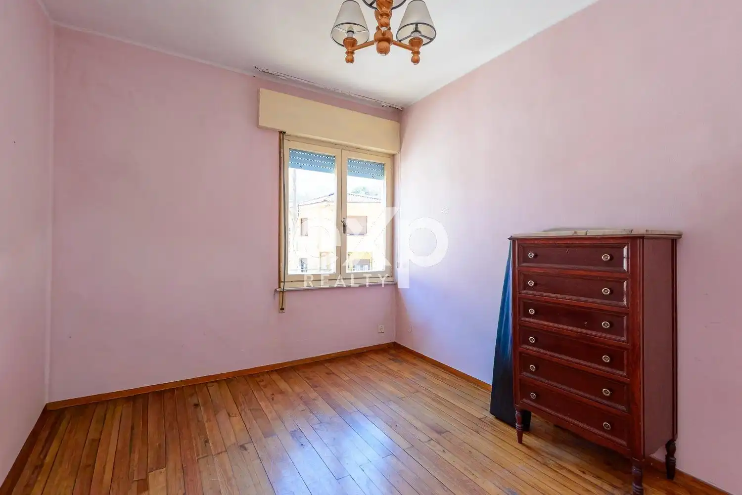 Dormitori de Casa o xalet en venda en Lena amb Traster i Moblat