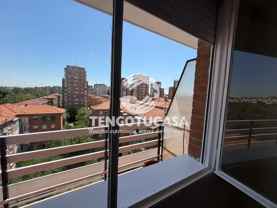 Dormitori de Pis de lloguer en Madrid amb Calefacció, Terrassa i Forn