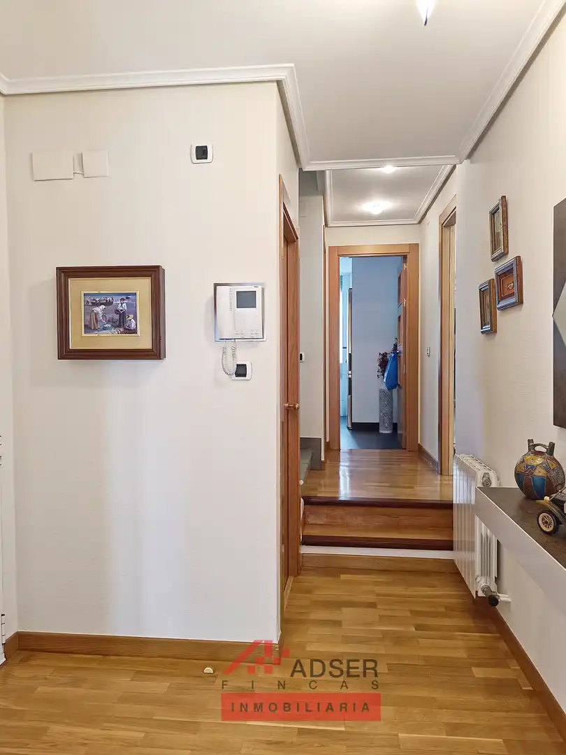 Casa o xalet en venda en  Logroño amb Aire condicionat, Calefacció i Jardí privat
