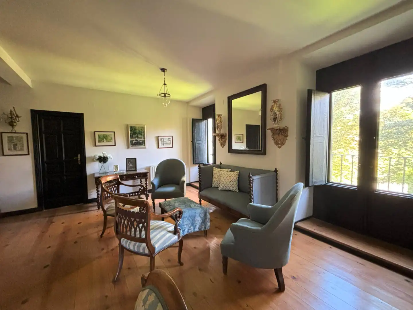 Sala de estar de Casa adosada en venta en Real Sitio de San Ildefonso con Calefacción, Jardín privado y Parquet