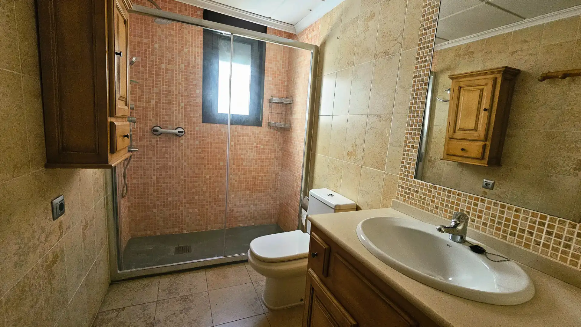 Baño de Piso en venta en Villatobas con Aire acondicionado, Calefacción y Parquet