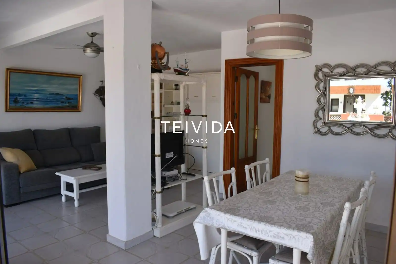 Sala d'estar de Casa adosada de lloguer en Santiago del Teide amb Piscina i Moblat