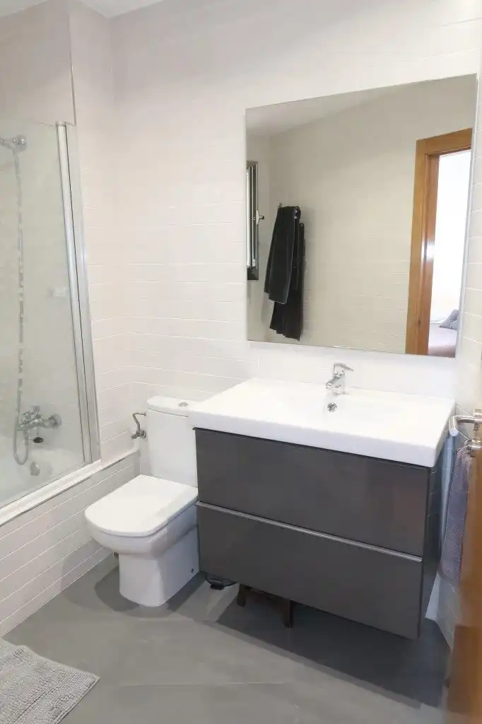 Baño de Piso en venta en A Coruña Capital  con Calefacción, Terraza y Trastero