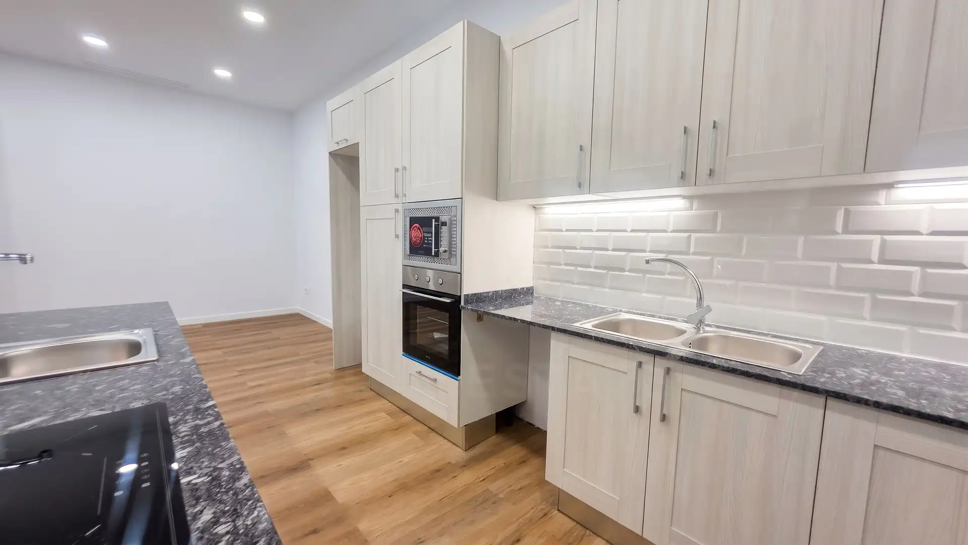 Kitchen of Flat for sale in Girona  with Air Conditioner, Heating and Terrace