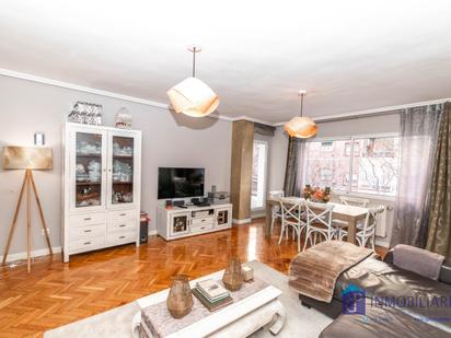 Living room of Flat for sale in  Zaragoza Capital  with Air Conditioner, Heating and Parquet flooring