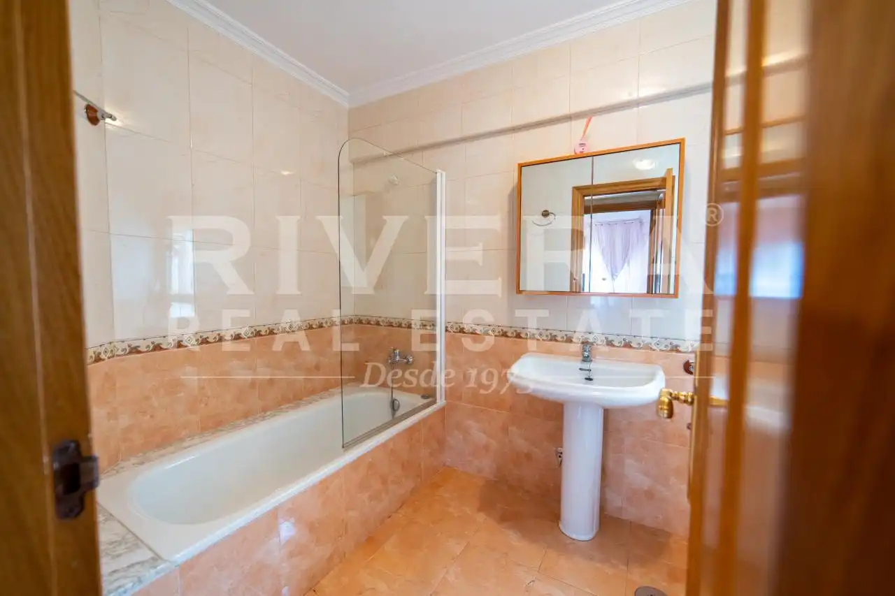 Baño de Piso en venta en Vigo  con Calefacción, Parquet y Terraza