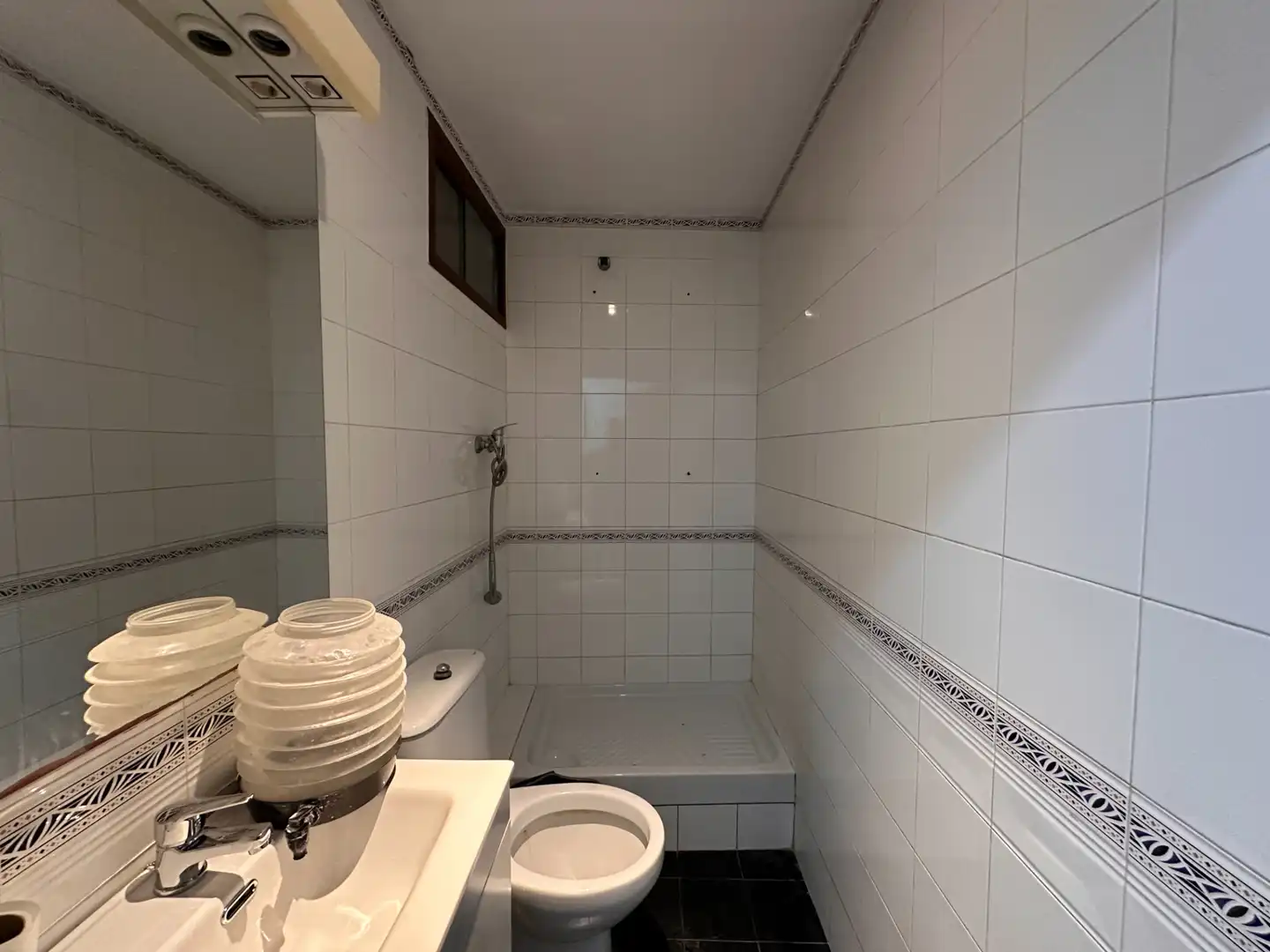 Badezimmer von Geschaftsraum zur Miete in Badalona