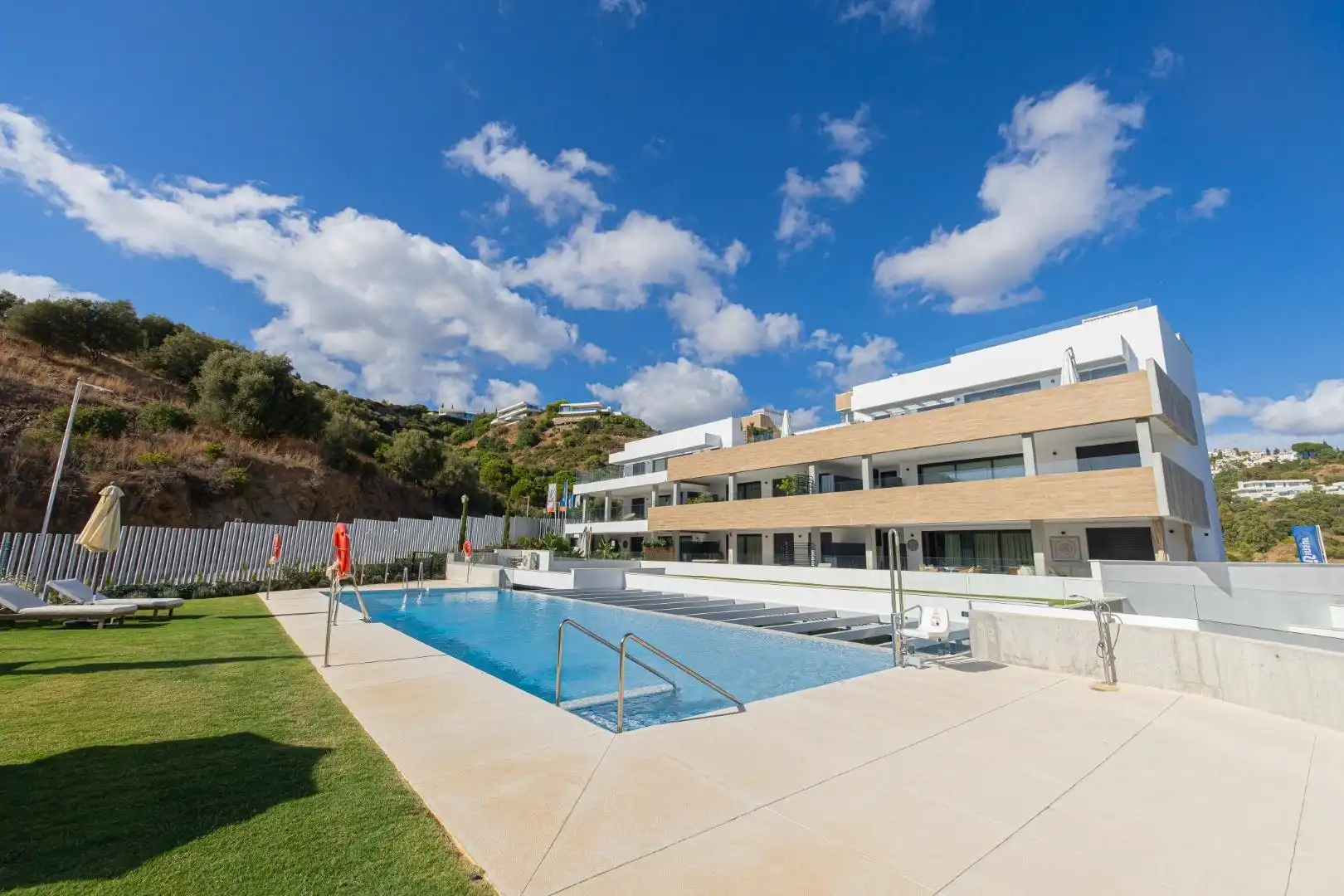 Ground floor with pool for sale in Río Real - Los Monteros