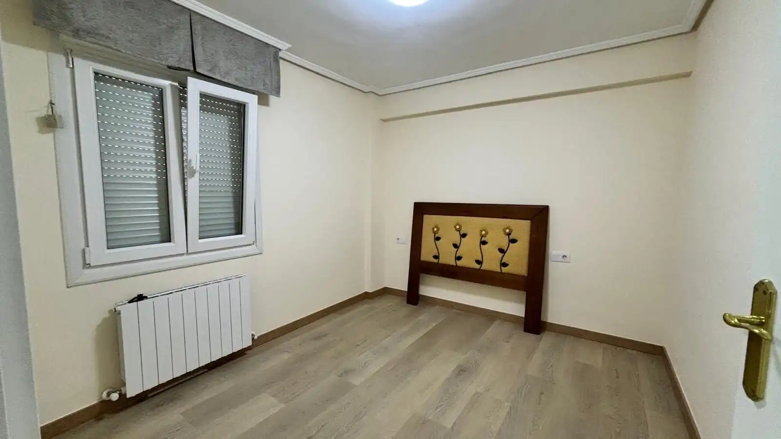 Bedroom of Flat for sale in Laudio / Llodio  with Heating, Terrace and Storage room