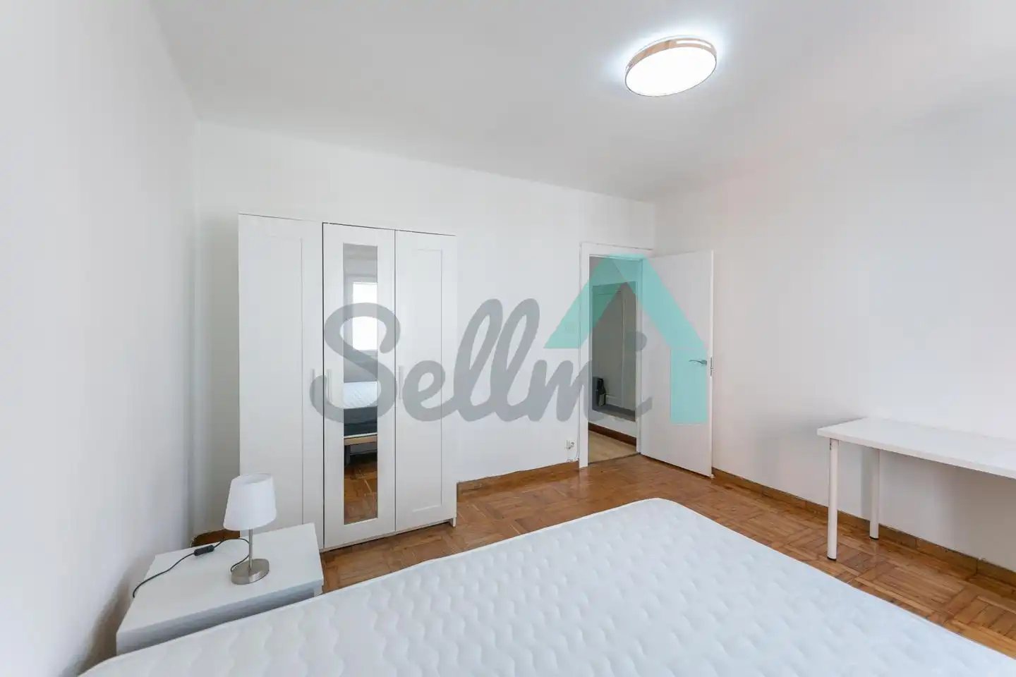 Bedroom of Flat for rent in Oviedo   with Heating, Parquet flooring and Furnished