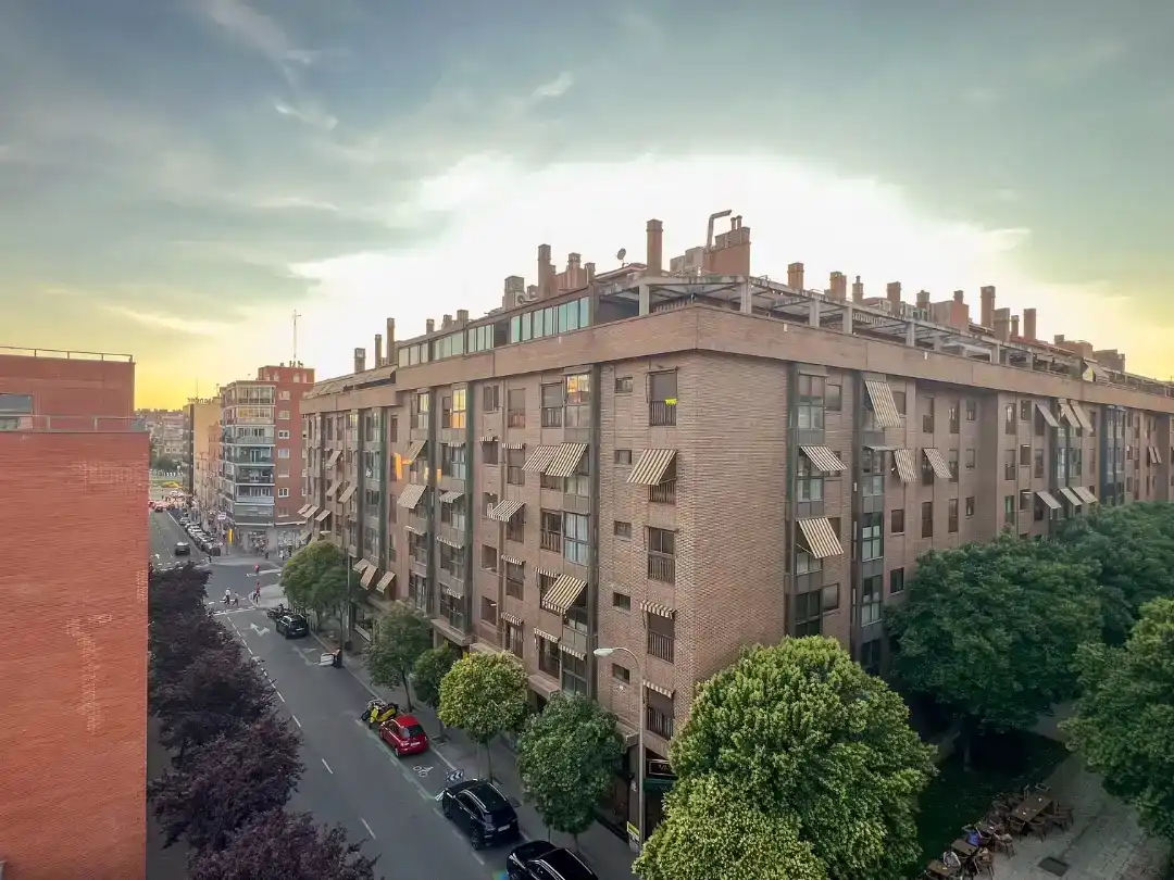 Außenansicht von Wohnung zum Verkauf in  Madrid Capital mit Klimaanlage und Schwimmbad