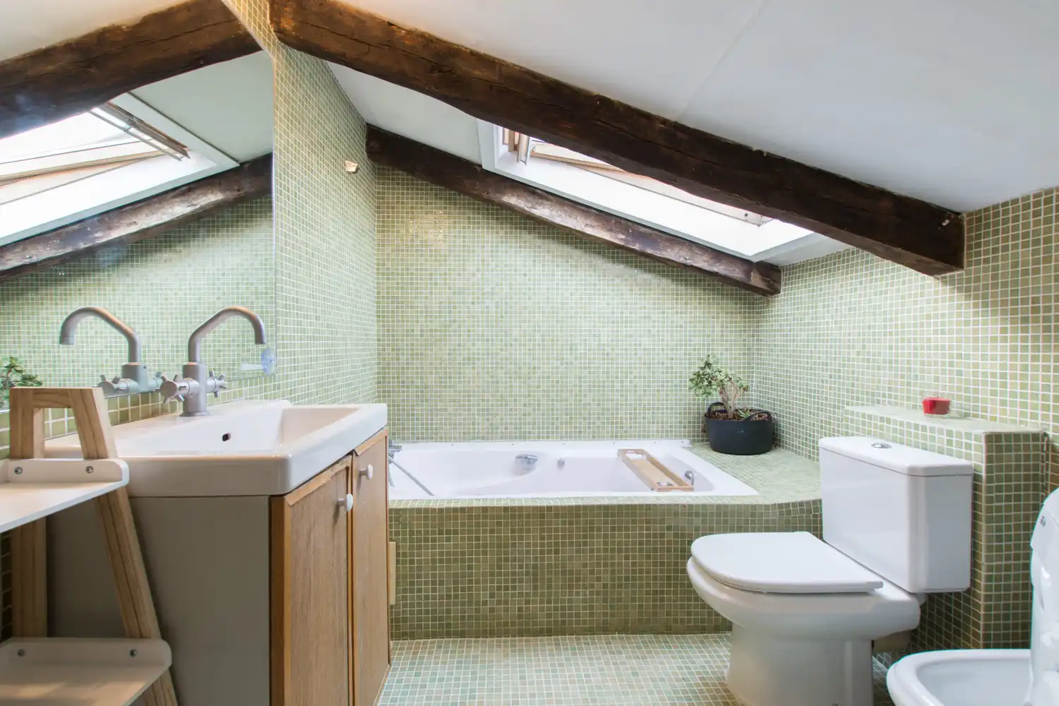 Badezimmer von Dachboden zum Verkauf in Madrid mit Klimaanlage, Heizung und Parkett