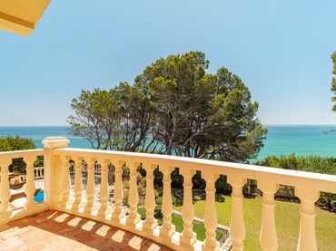 Casa con piscina en venta en Carrer de la Caleta
