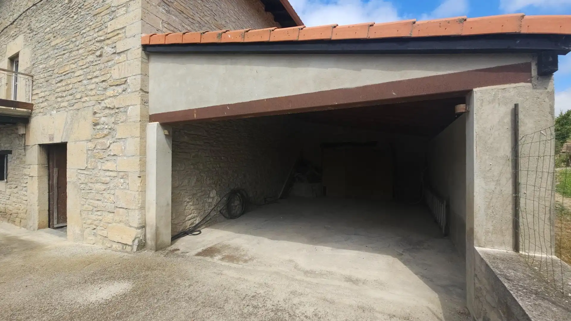 Aparcament de Casa o xalet en venda en Valle de Mena amb Calefacció, Jardí privat i Terrassa