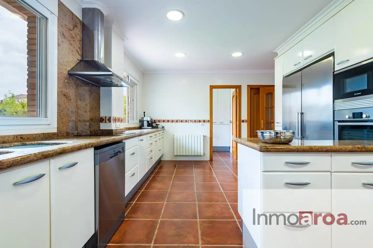 Cocina de Casa o chalet en venta en Paterna con Jardín privado, Terraza y Piscina