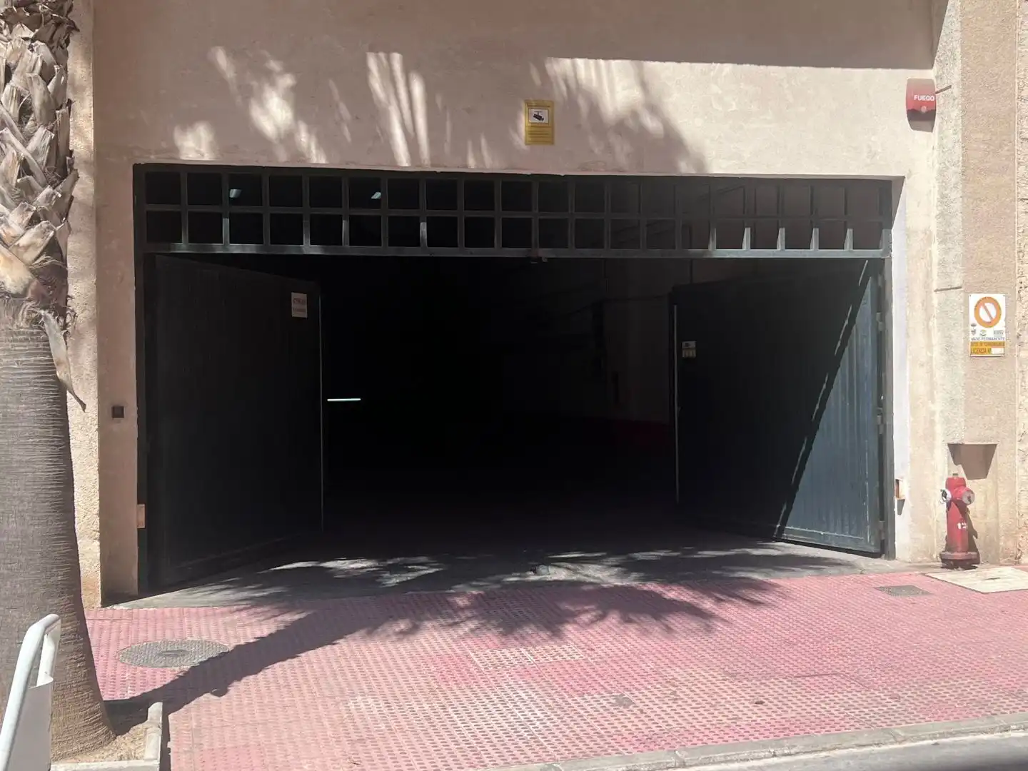 Moto in affitto a Avenida Isabel Manoja 5