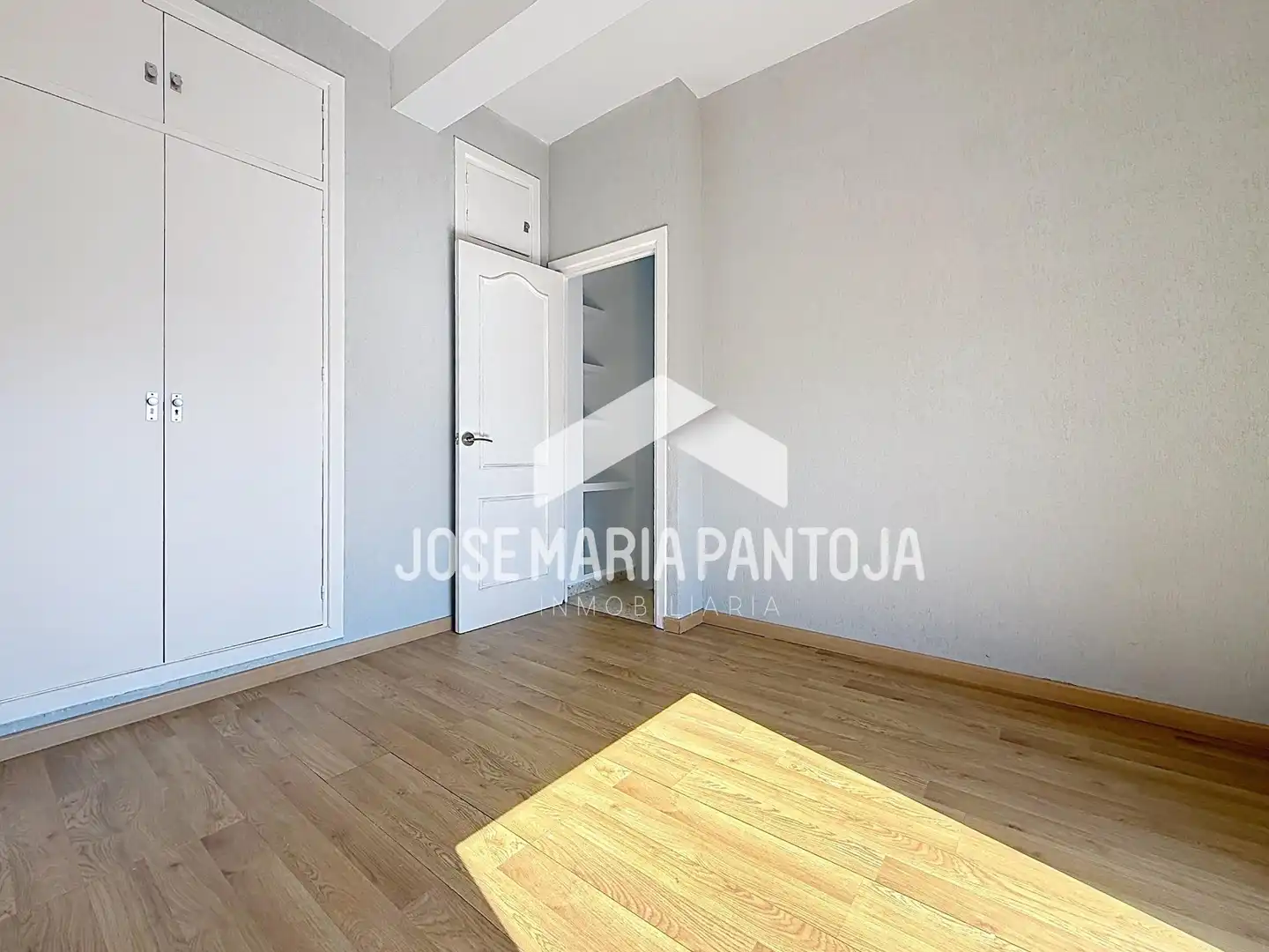 Dormitori de Casa adosada en venda en Jerez de la Frontera amb Aire condicionat, Calefacció i Terrassa