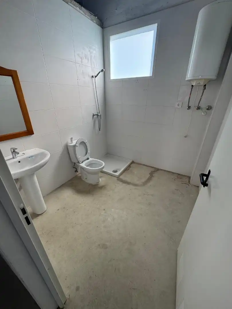 Baño de Nave industrial de alquiler en San Pedro del Pinatar
