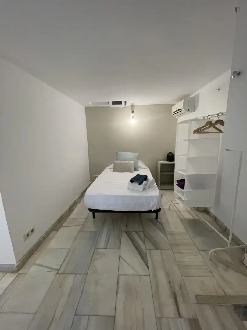 Habitación de Apartamento de alquiler en Madrid con Aire acondicionado, Calefacción y Amueblado
