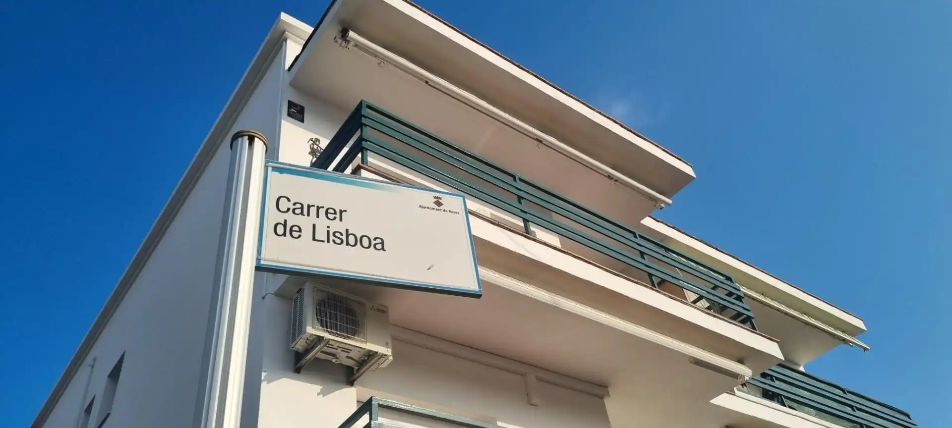 Vista exterior de Apartament en venda en Roses amb Terrassa, Balcó i Piscina comunitària