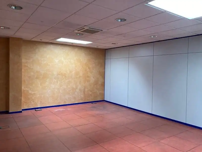 Edificio en venta en PRIMAVERA / AV. DE LAS ESTACIONES, Polígono de las Monjas