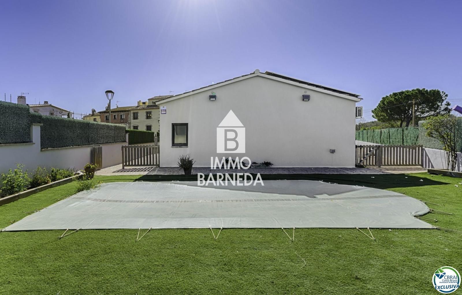 Garden of House or chalet for sale in Cistella  with Air Conditioner, Heating and Swimming Pool