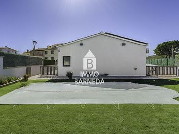Casa con piscina en venta en Canigo 1