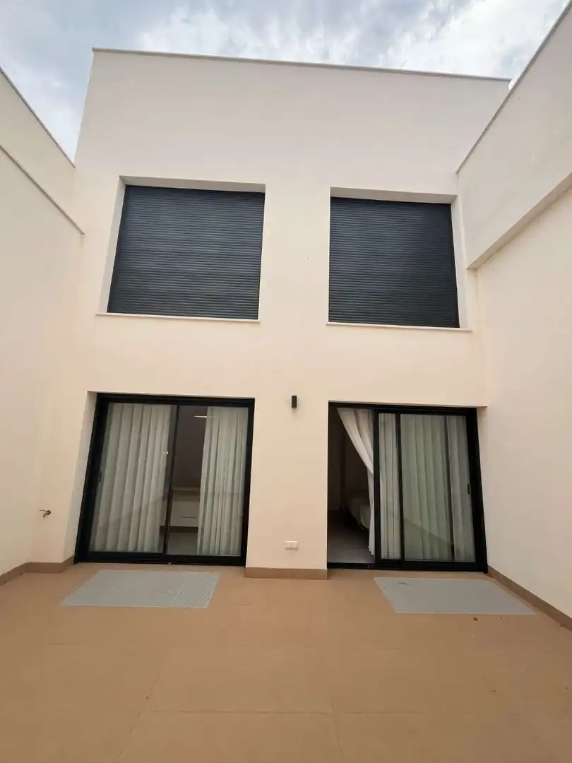 Vista exterior de Casa o xalet en venda en Alicante / Alacant amb Aire condicionat, Traster i Piscina