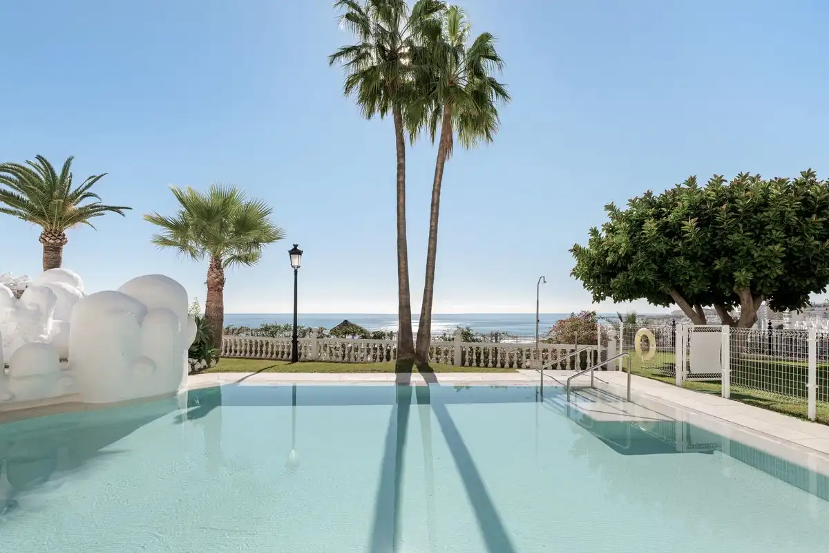 Piscina de Apartamento en venta en Torremolinos con Aire acondicionado, Terraza y Piscina comunitaria