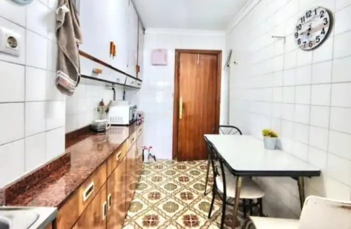 Cocina de Piso en venta en Torrelavega  con Calefacción, Jardín privado y Amueblado