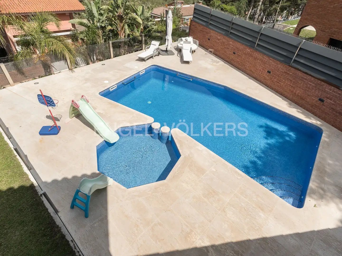Swimming pool of Houses for rent in Castelldefels  with Air Conditioner, Heating and Private garden