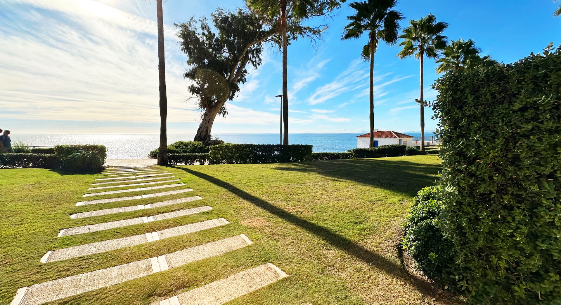 Vista exterior de Planta baixa en venda en Estepona amb Aire condicionat, Terrassa i Piscina