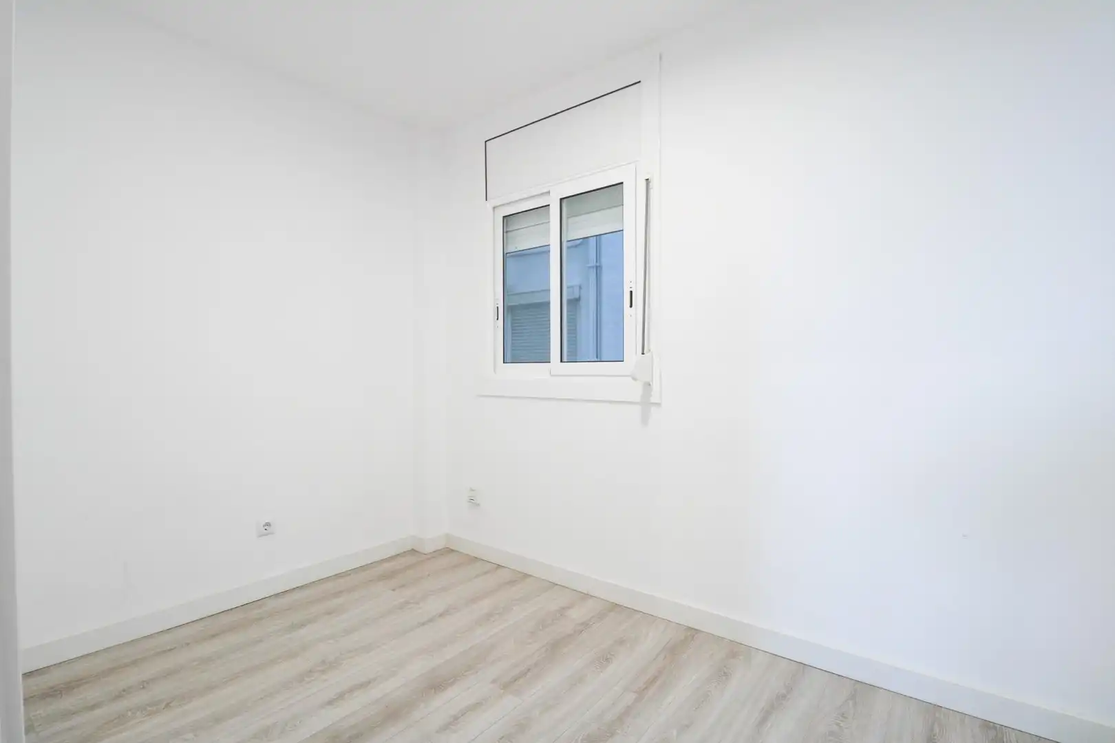 Bedroom of Flat for sale in Vilanova i la Geltrú  with Air Conditioner, Parquet flooring and Balcony