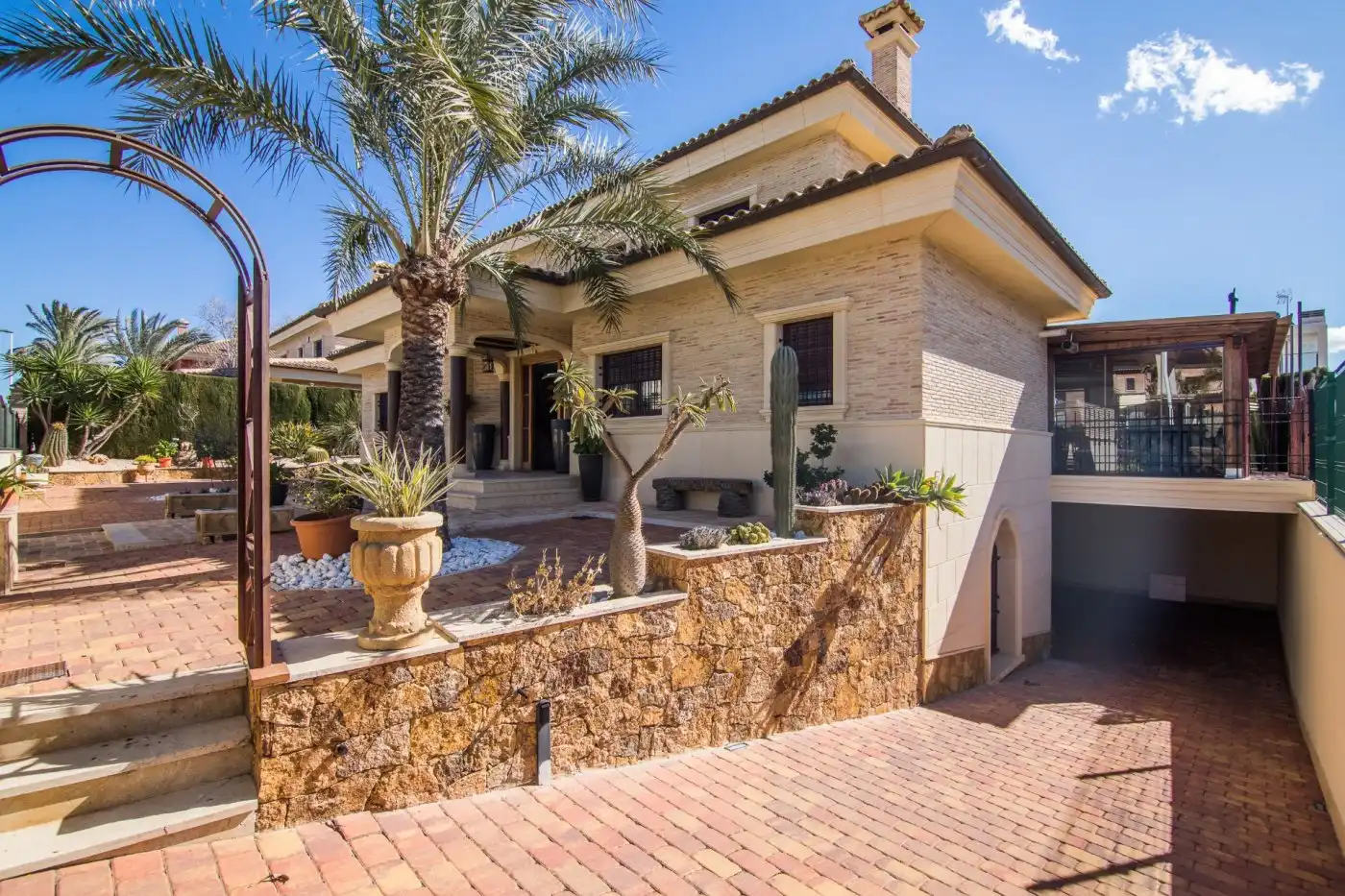 Exterior view of Houses for sale in Elche / Elx  with Air Conditioner, Private garden and Terrace