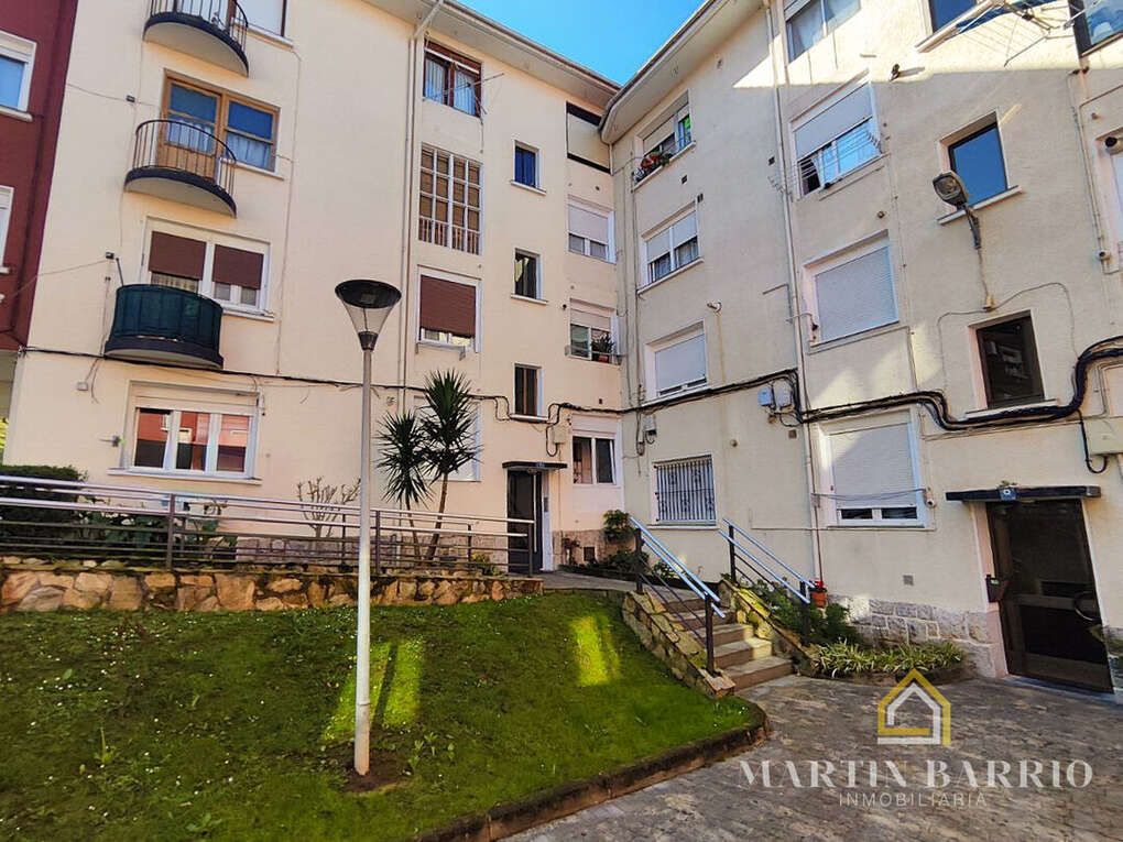 Vista exterior de Piso en venta en Abanto y Ciérvana-Abanto Zierbena con Calefacción, Jardín privado y Alarma