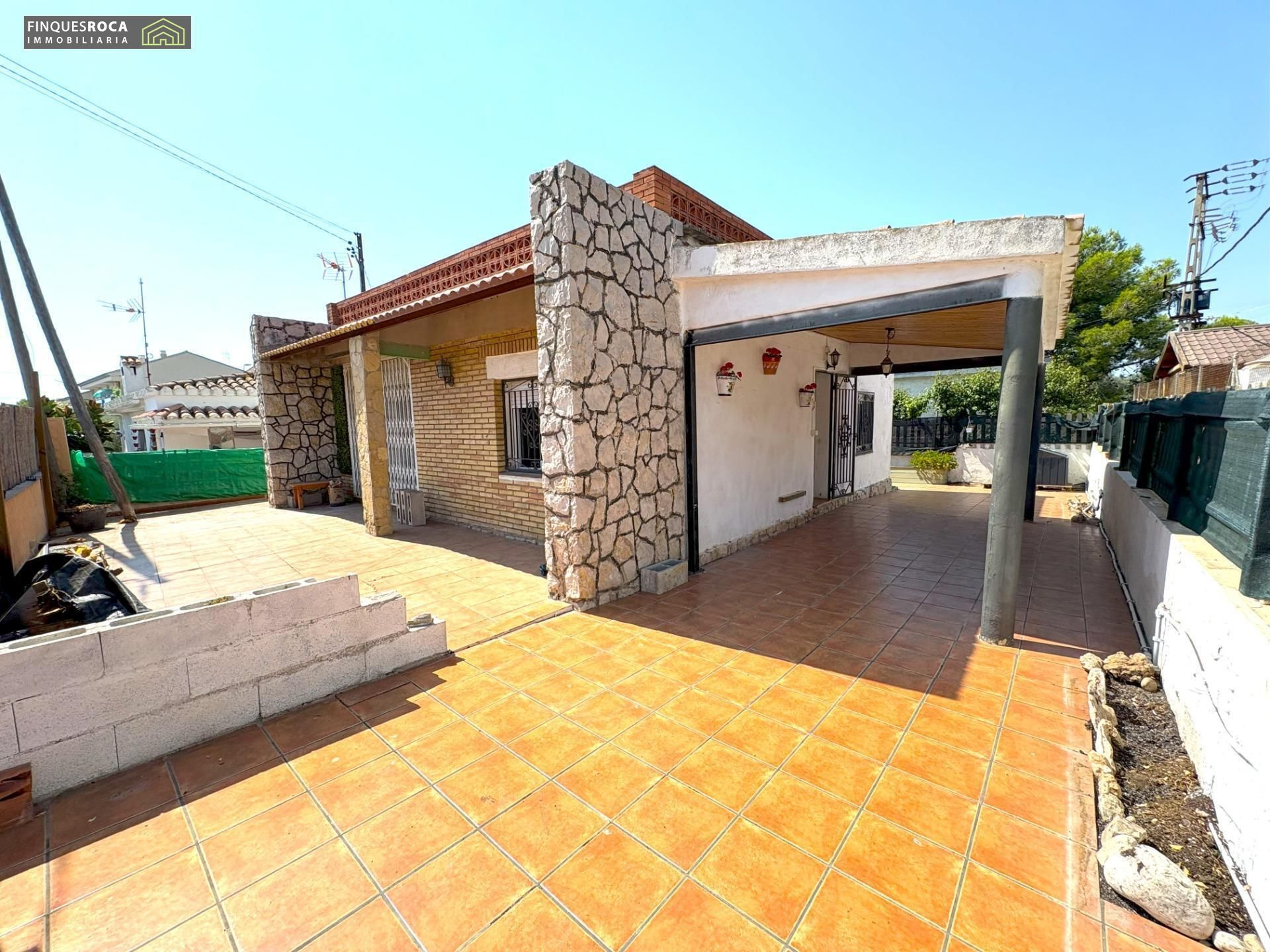 Vista exterior de Casa o chalet en venta en Alcanar con Jardín privado, Terraza y Alarma