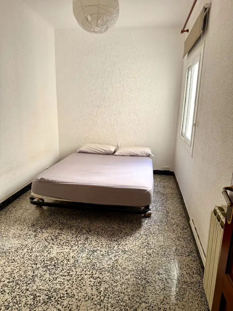 Schlafzimmer von Dachboden zum Verkauf in Barcelona mit Heizung, Terrasse und Balkon