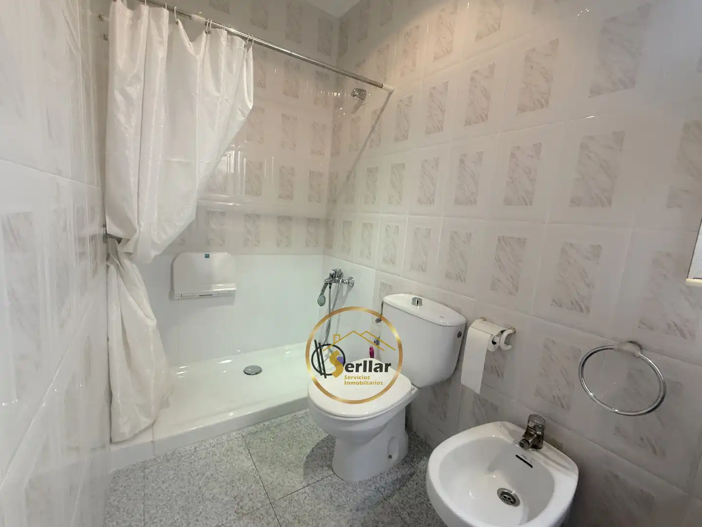 Badezimmer von Erdgeschoss zum Verkauf in Calafell mit Heizung, Privatgarten und Terrasse