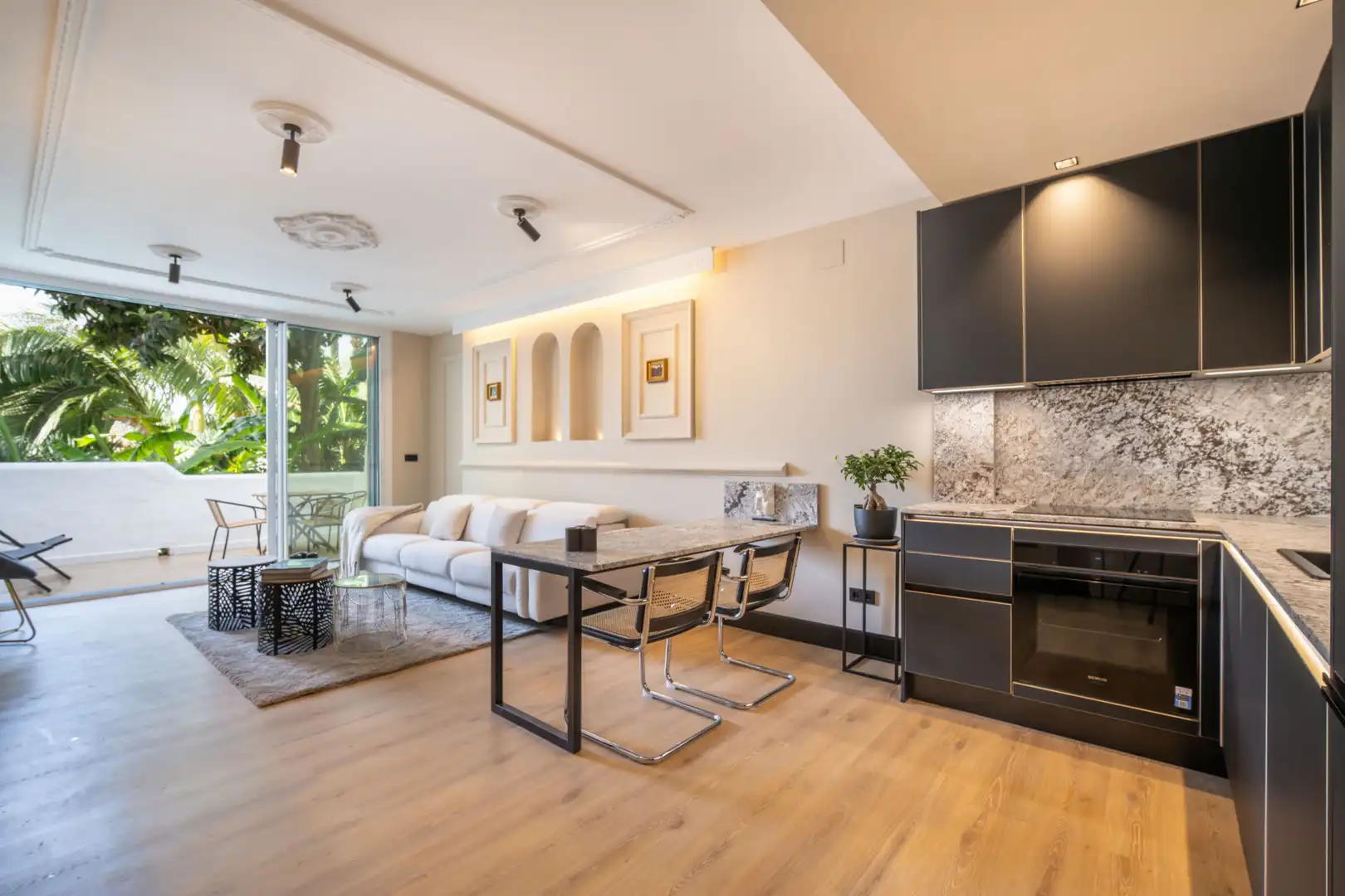 Apartamento con piscina en venta en Milla de Oro, imagen 2