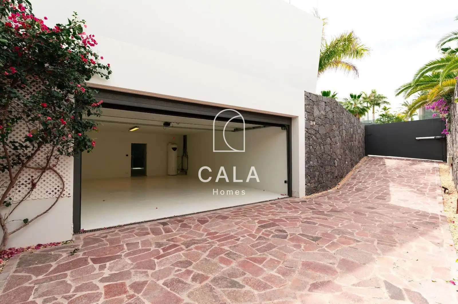 Vista exterior de Casa o xalet en venda en Guía de Isora amb Aire condicionat, Calefacció i Terrassa