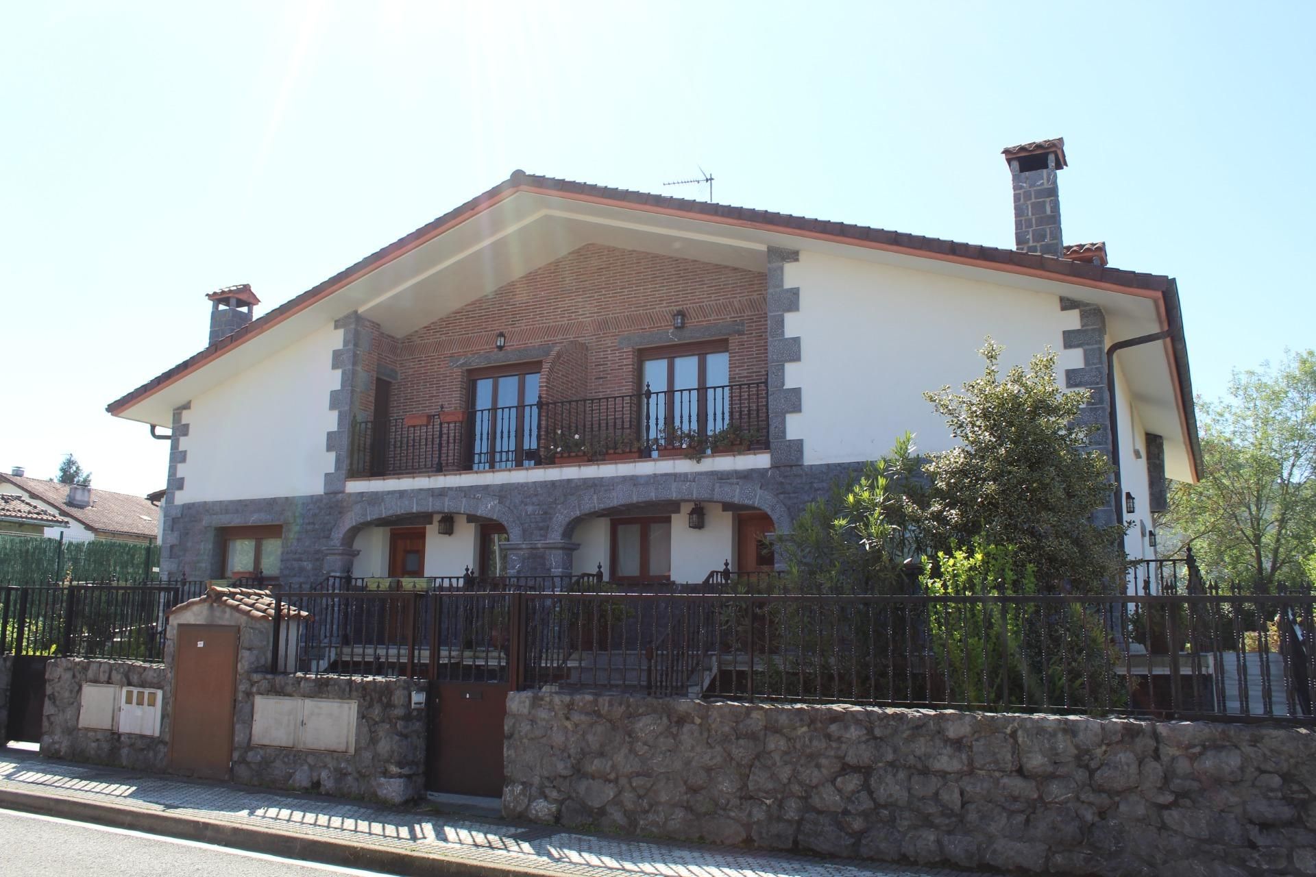 Single-family semi-detached for sale in Calle Araundi, Añorga - Zubieta