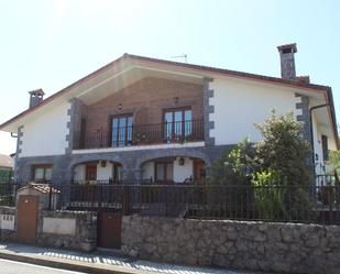 Vista exterior de Casa adosada en venda en Donostia - San Sebastián  amb Calefacció, Jardí privat i Terrassa