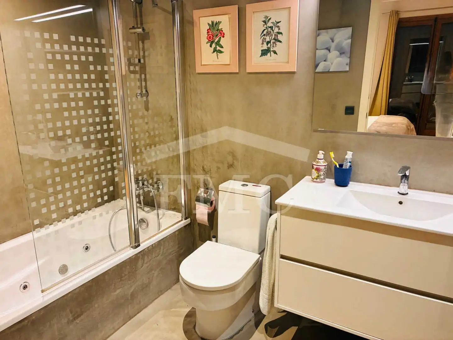 Badezimmer von Wohnungen zur Miete in Alp mit Heizung, Parkett und Terrasse