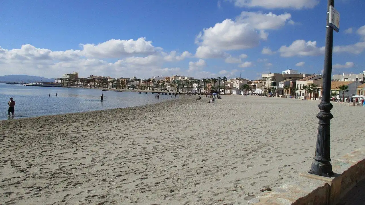 Vista exterior de Pis en venda en Los Alcázares amb Aire condicionat, Calefacció i Moblat
