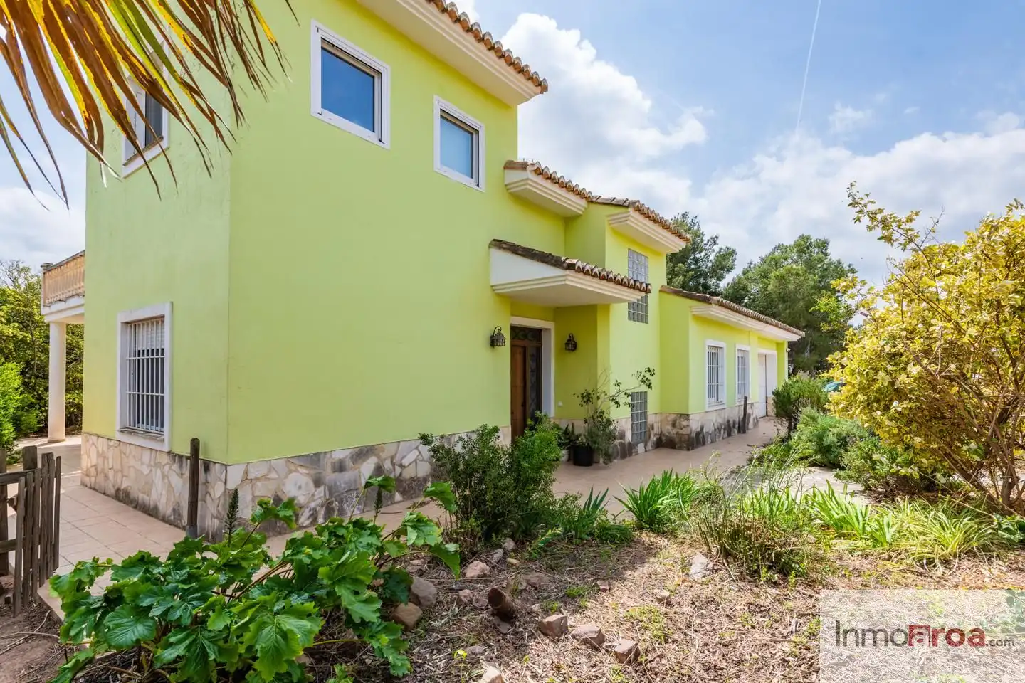 Vista exterior de Casa o xalet en venda en Bétera amb Calefacció, Jardí privat i Terrassa