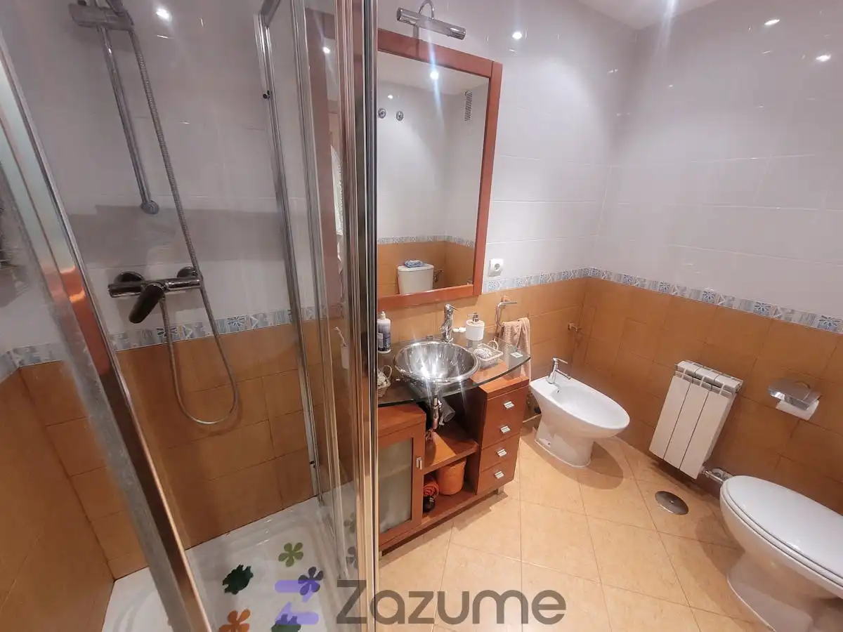 Bathroom of Flat for rent in Laguna de Duero  with Heating, Parquet flooring and Furnished