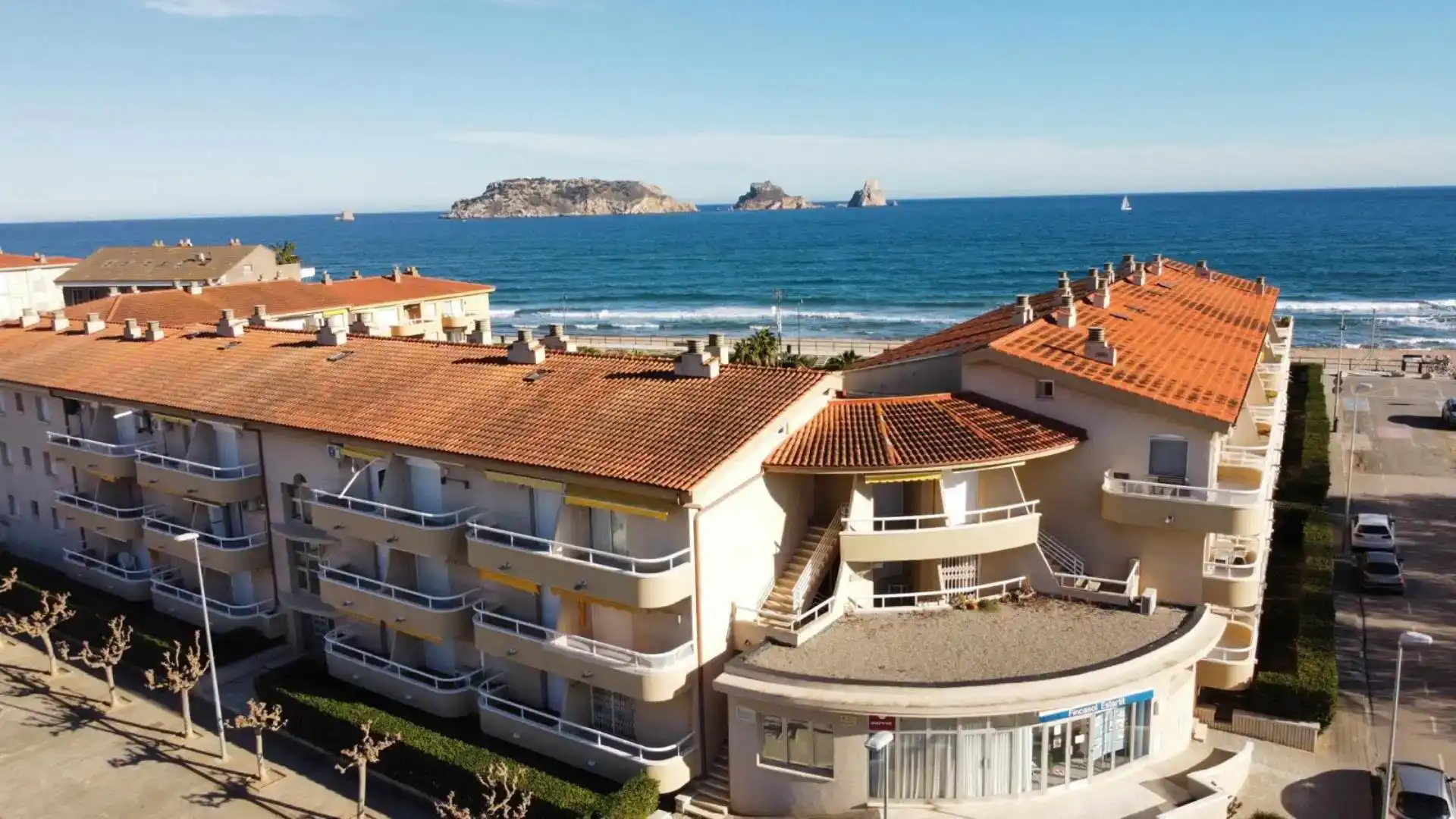 Vista exterior de Apartament en venda en L'Estartit amb Aire condicionat i Balcó