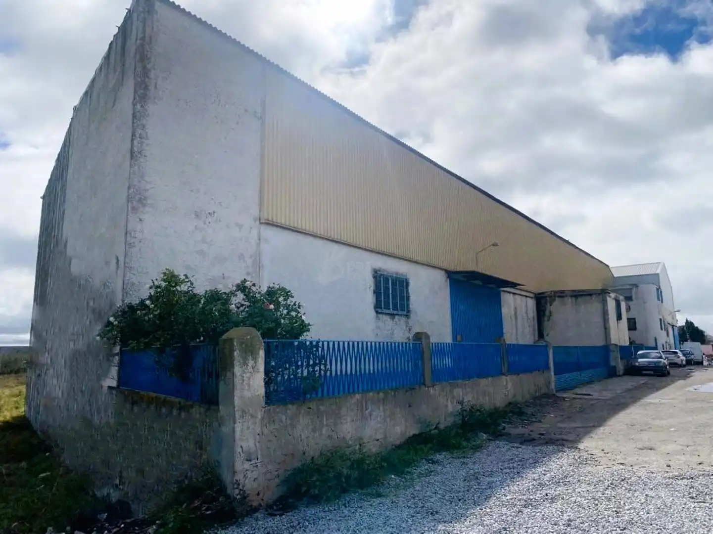 Vista exterior de Nave industrial en venta en Pinto