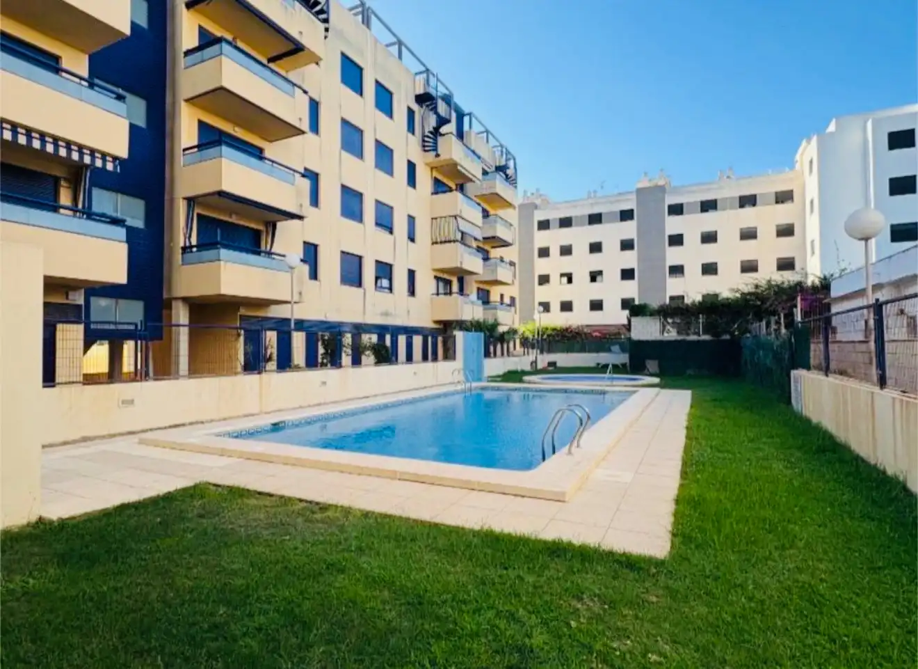 Appartement compact avec piscine à vendre à Bellreguard