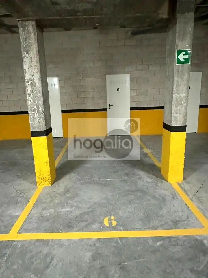 Parking de Planta baja de alquiler en Sevilla con Aire acondicionado, Trastero y Piscina